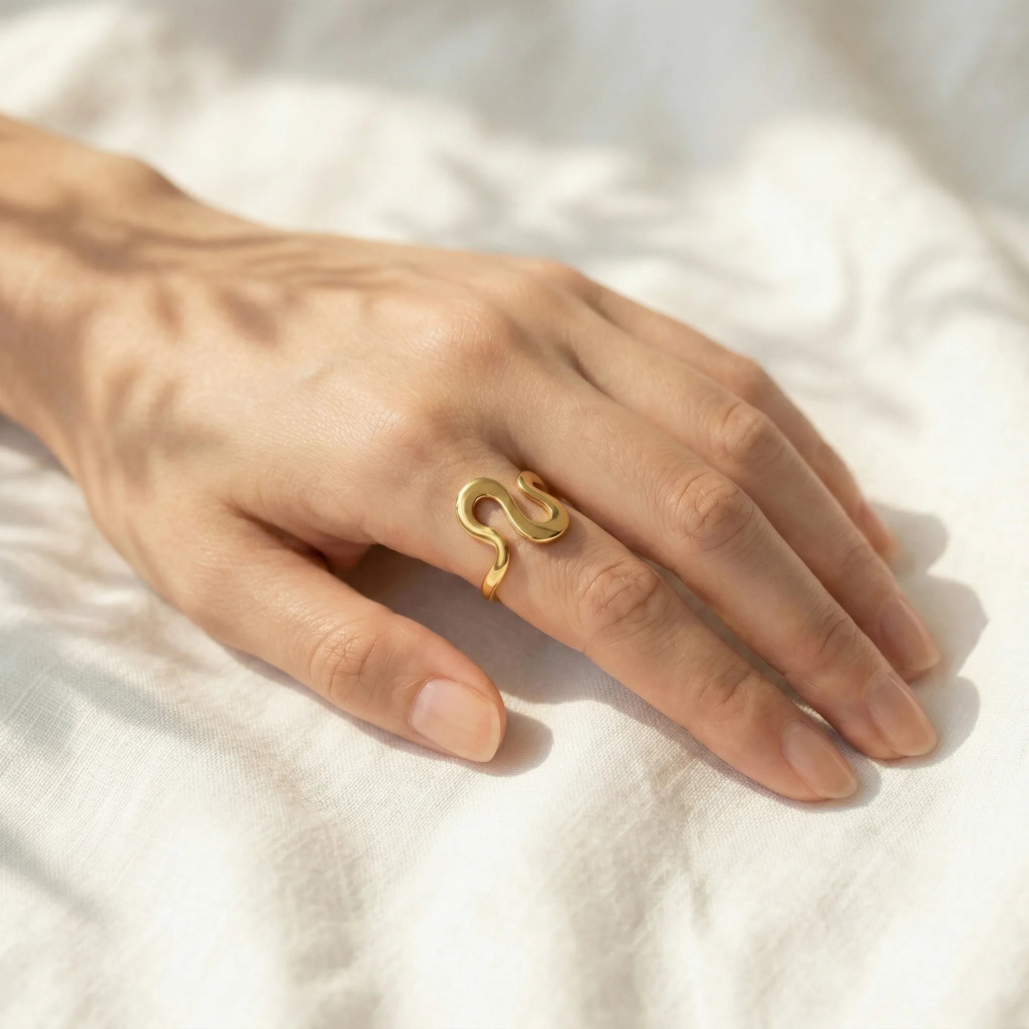 The CLEOPATRA Serpentine Ring