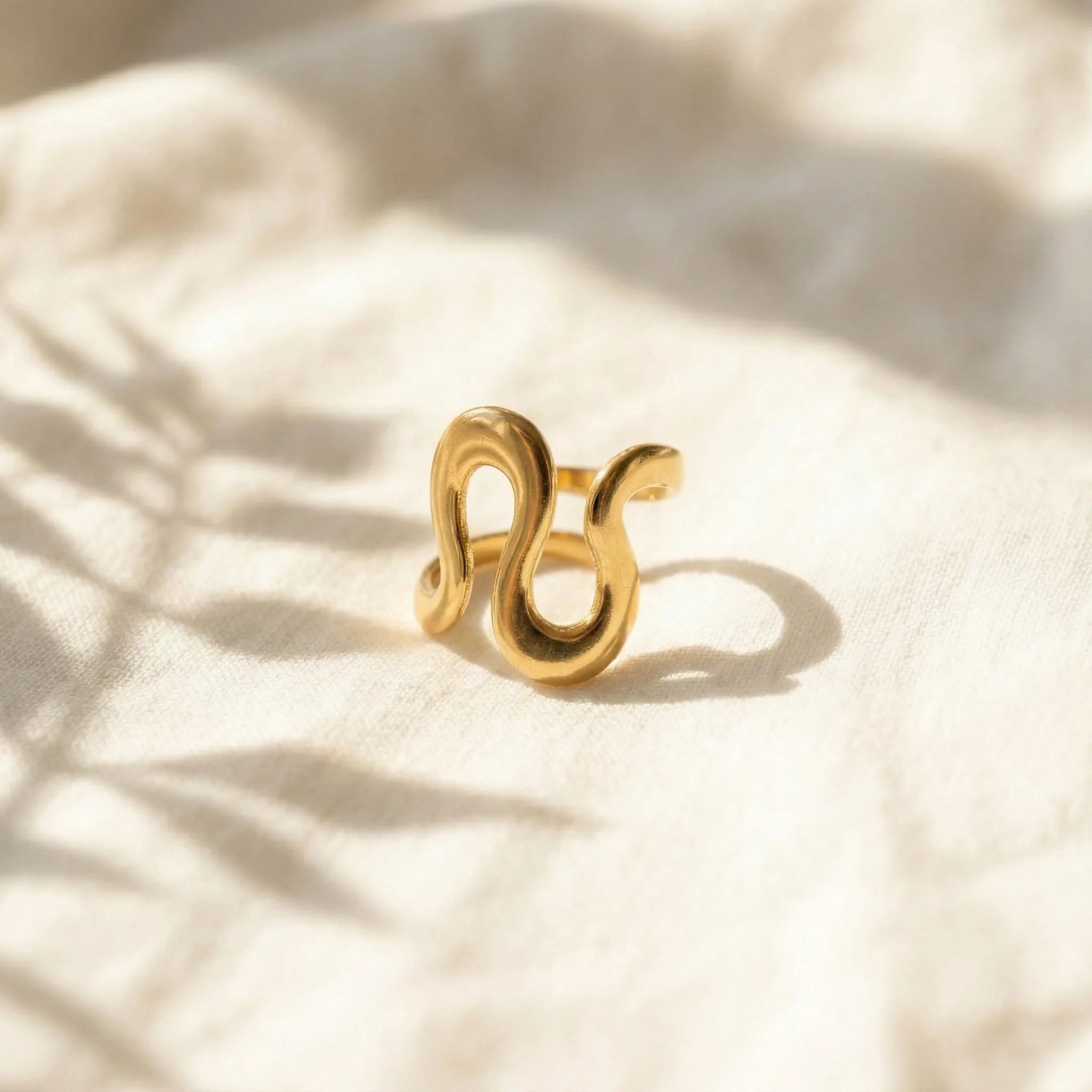 The CLEOPATRA Serpentine Ring