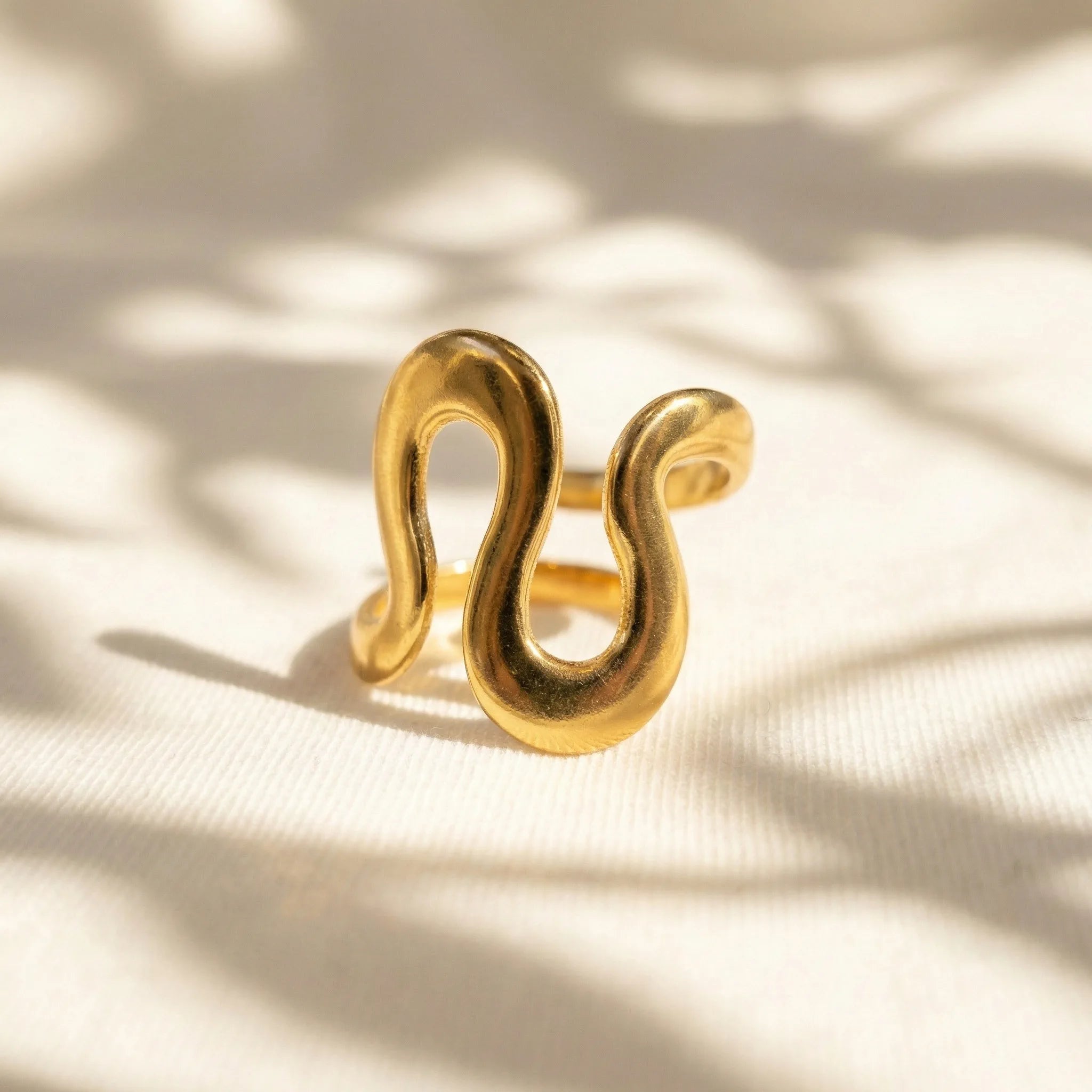 The CLEOPATRA Serpentine Ring